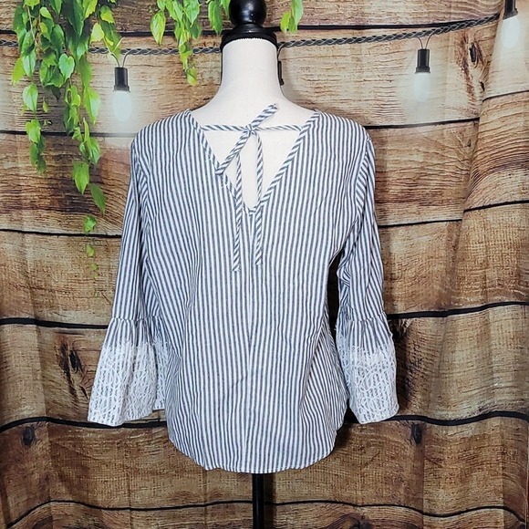 Roommates Chambray White Striped w/ Lace Bell Sleeve Blouse Top Large - Picture 4 of 8
